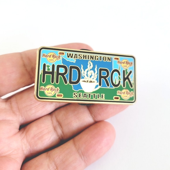 Hard Rock Cafe Seattle Washington Pin Unisex - Picture 2 of 3